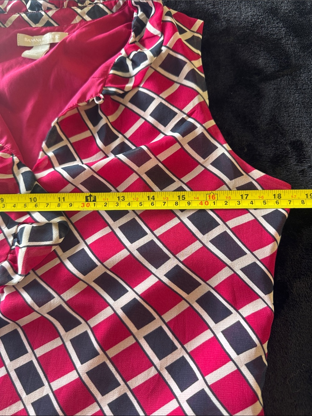 Banana Republic Red Pink Geometric Sleeveless Ruffle Neck Blouse - Picture 4 of 7